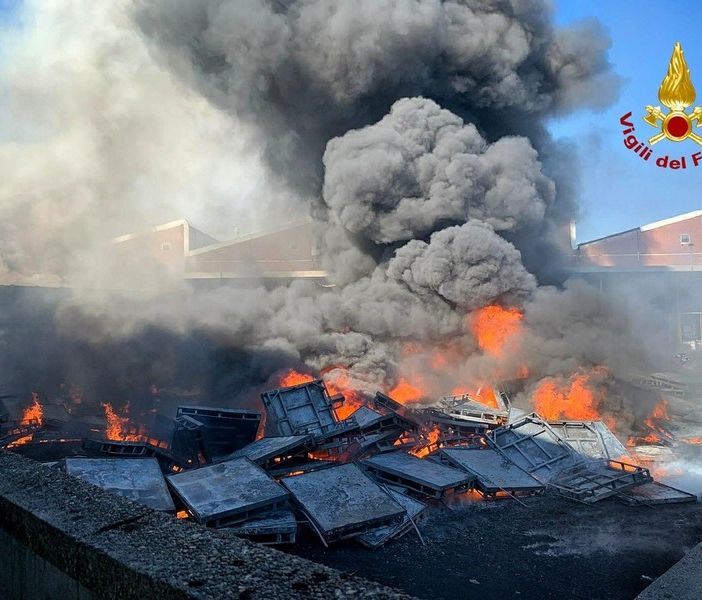 Incendio a Settimo: la Procura apre un'inchiesta