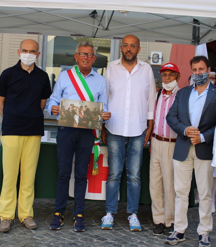 Un riproduzione del dipinto &quot;La vaccinazione&quot; di Demetrio Cosola