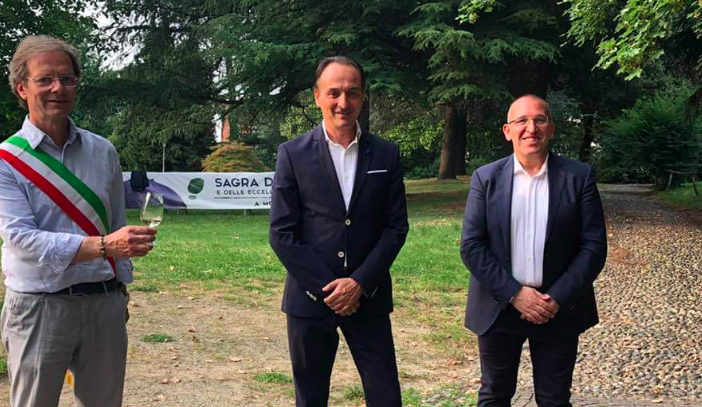 Alberto Cirio con il sindaco di Moncrivello Massimo Pissinis ed il vice sindaco Luca Lisco