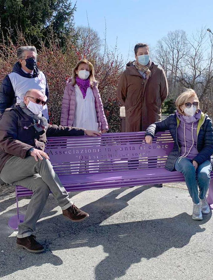 Una panchina lilla a Lanzo contro i disturbi del comportamento alimentare