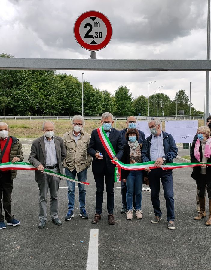 Inaugurato un nuovo parcheggio in via Orti a Chivasso: 129 posti auto per chi va al mercato