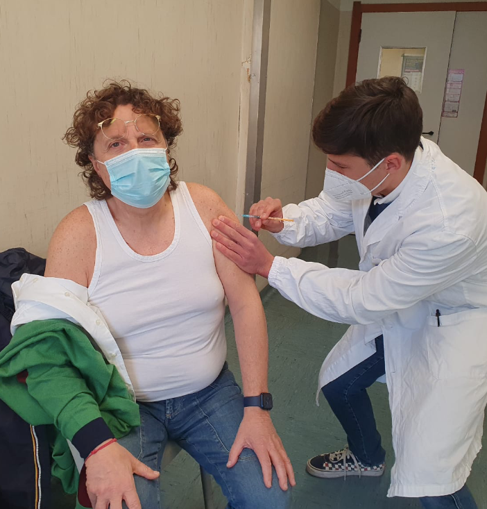 Prime dosi dei vaccini ai medici degli ospedali di Chivasso, Ivrea e Ciriè