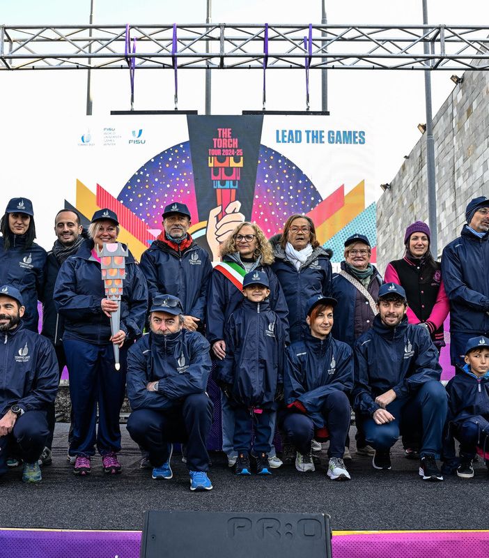 Torre Pellice accoglie la fiaccola delle Universiadi 2025 [FOTO]