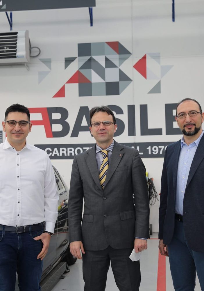 Collegno, l’Assessore allo Sviluppo delle attività produttive della Regione Piemonte in visita alla Carrozzeria Fratelli Basile