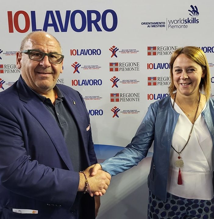 Il consigliere regionale Gianluca Gavazza e la responsabile del Centro per l'Impiego di Chivasso Laura Martignetti