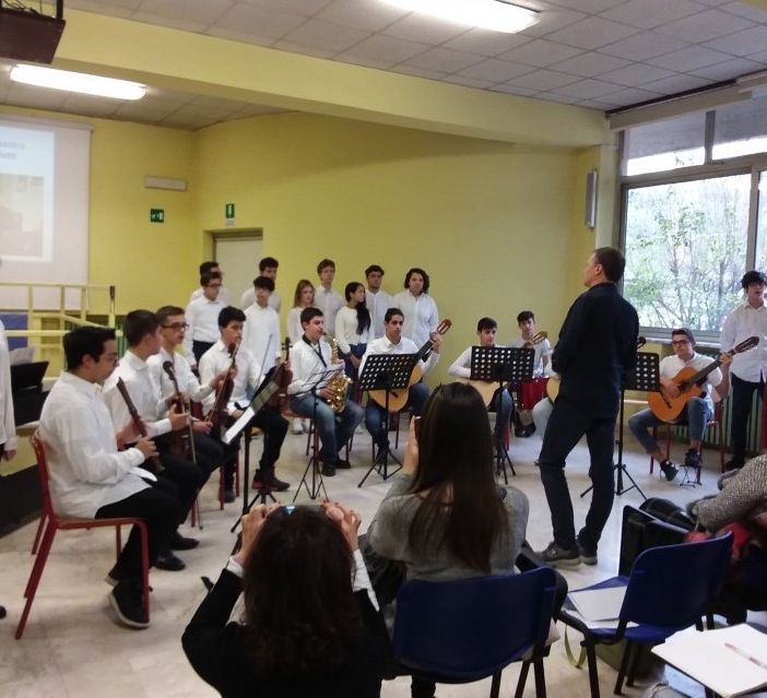 Chivasso: aspettando il Natale al liceo musicale Newton