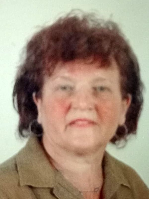 donna in primo piano