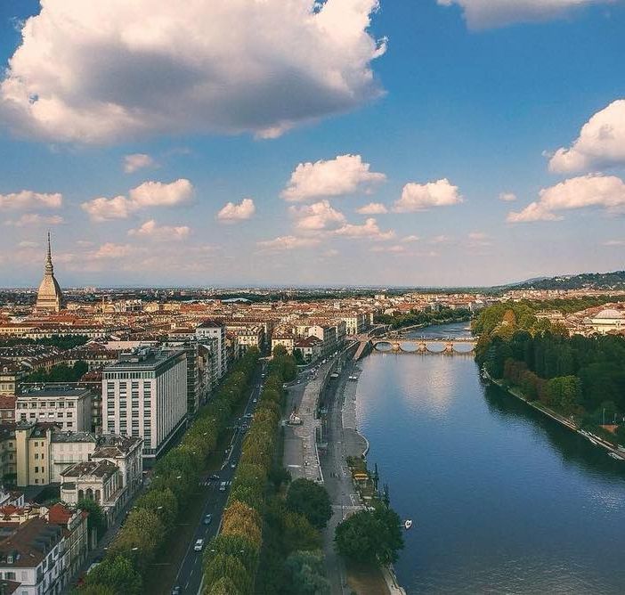 Panorama di Torino primaverile dal Po