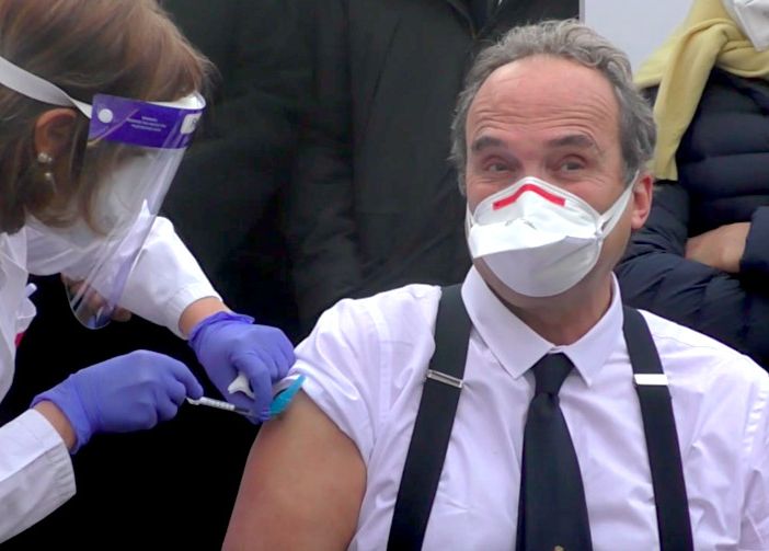 Il professor Giovanni Di Perri, primo vaccinato anti-Covid in Piemonte