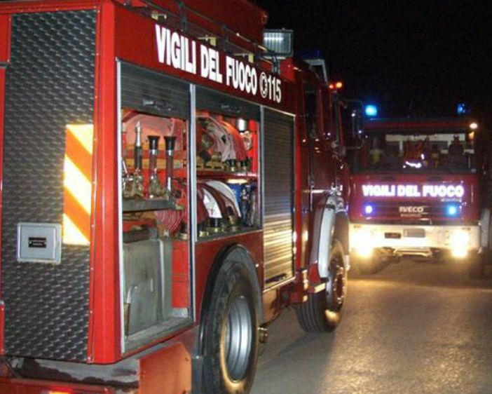 Settimo Torinese, nella notte a fuoco alloggio in una palazzina