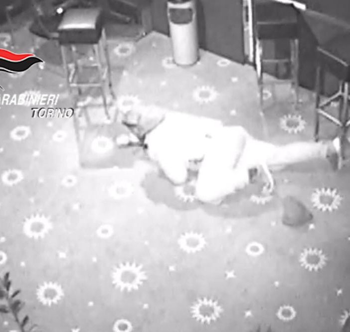 La “banda del buco” svaligiava sale slot con attrezzatura da speleologo: arrestati [FOTO E VIDEO]