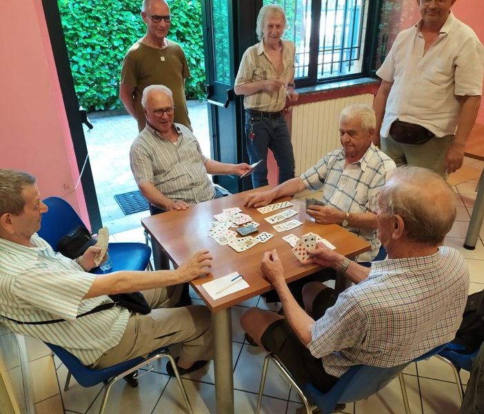 Via libera in Piemonte a quotidiani e giornali negli esercizi pubblici e al gioco a carte
