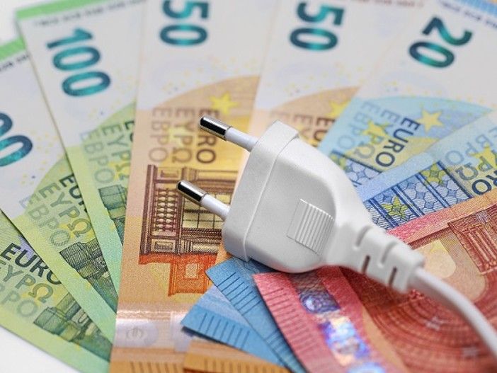 Bollette di luce e gas meno care nel primo semestre del 2024