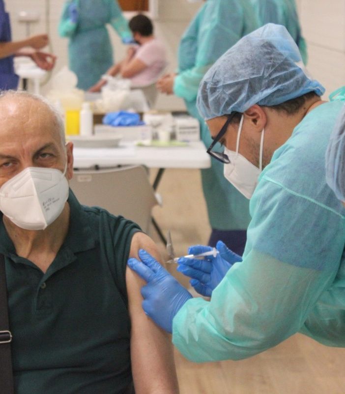 Vaccini anti-Covid, oggi somministrate 40.329 dosi. E arriva lo stop precauzionale ad AstraZeneca per gli under60