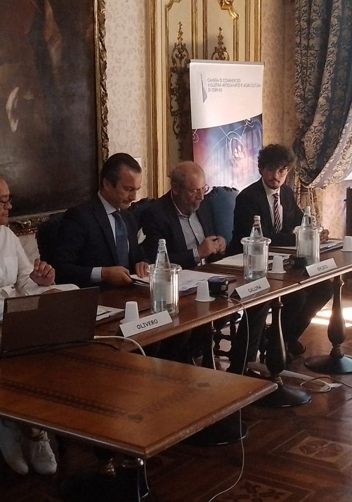 foto di archivio e conferenza 10-7