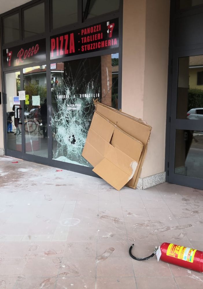 Castellamonte, altra spaccata contro la pizzeria dei due fratelli gambizzati: è stato il fratello dell'aggressore