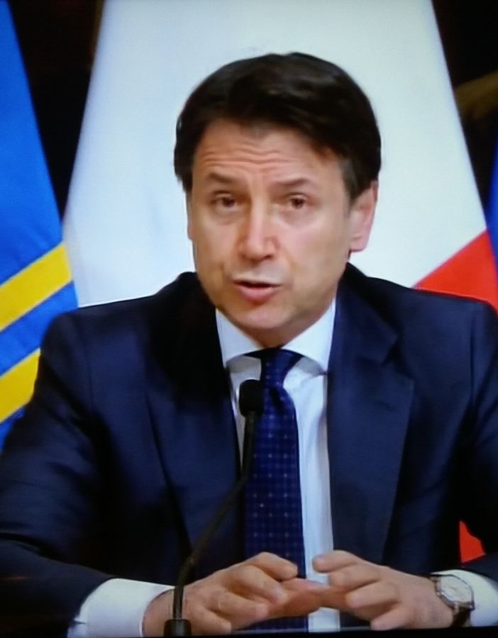 Coronavirus, Conte: &quot;Chiuse tutte le attività che non producono beni essenziali per il Paese&quot;