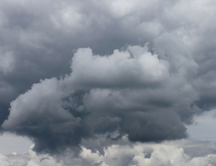 cielo molto nuvoloso