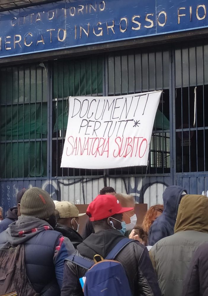 migranti via traves - foto di archivio
