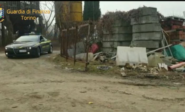 Guardia di Finanza in discarica abusiva