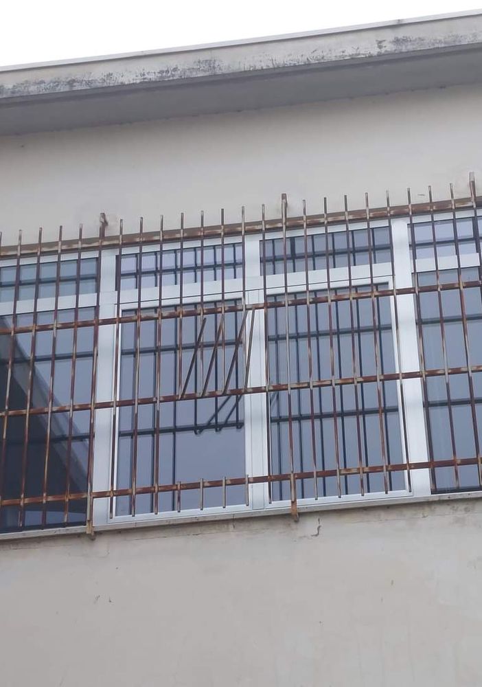 Ladri in azione alle scuole di Brandizzo (foto del sindaco Paolo Bodoni)