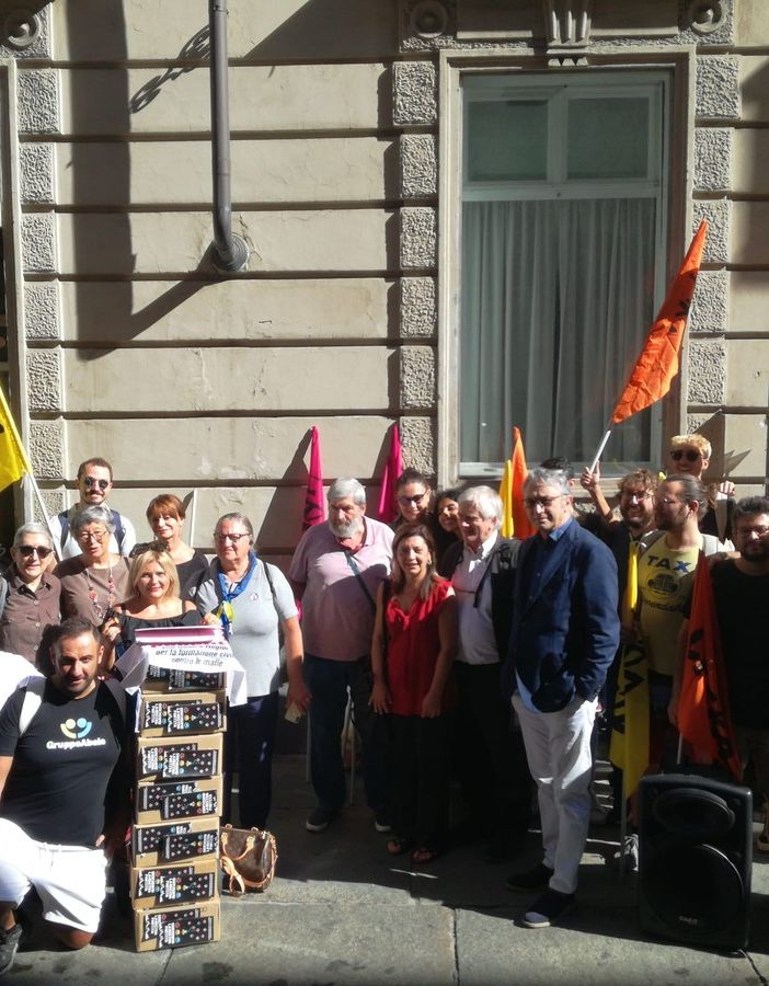 Gioco d'azzardo legale, 12mila firme per chiedere alla Regione una nuova legge: &quot;Ci vanno di mezzo i più fragili&quot;