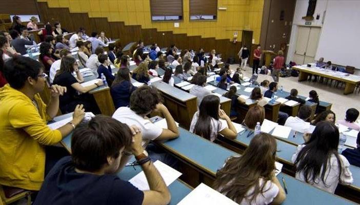 studenti universitari e conferenza 13-2