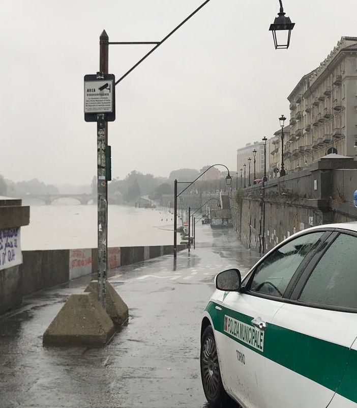 Maltempo, preoccupa l'innalzamento dei fiumi: chiusi i Murazzi e la linea ferroviaria Torino-Cirié [VIDEO]