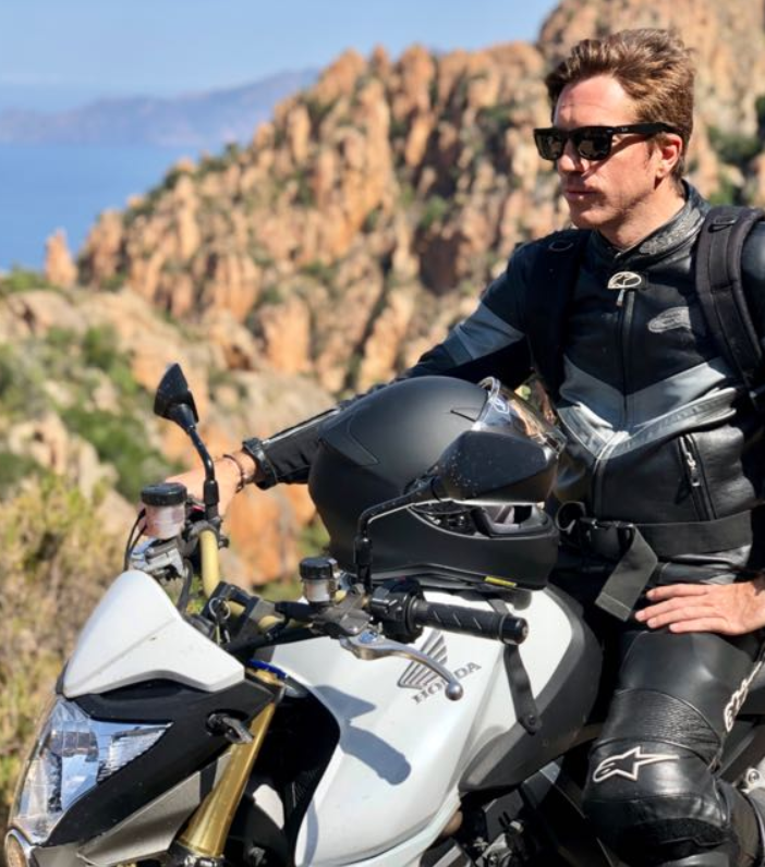 Tragedia in Francia, muore in un incidente motociclistico Mattia Serafini, 36 anni