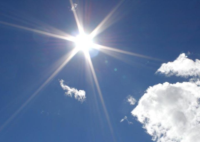 sole con una nuvola