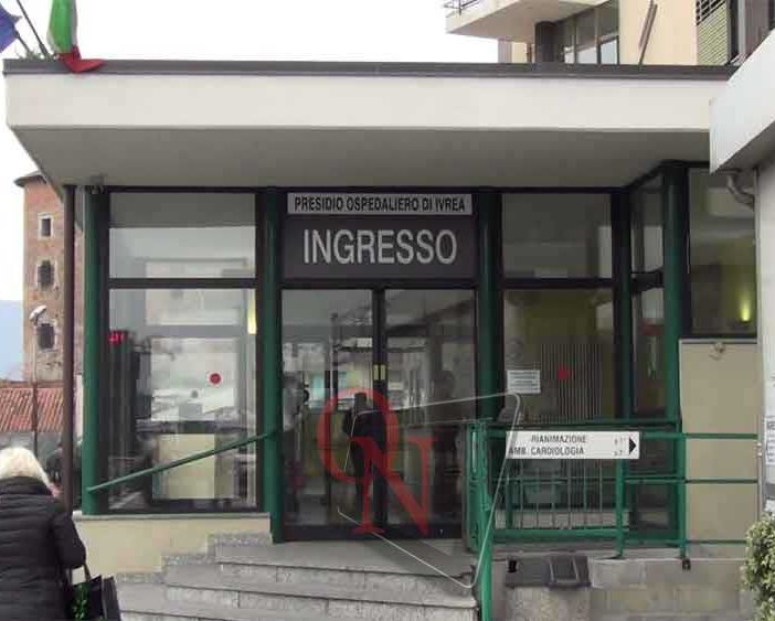 Ivrea, panico in ospedale: un paziente dà in escandescenze e rompe una finestra, evacuata una stanza