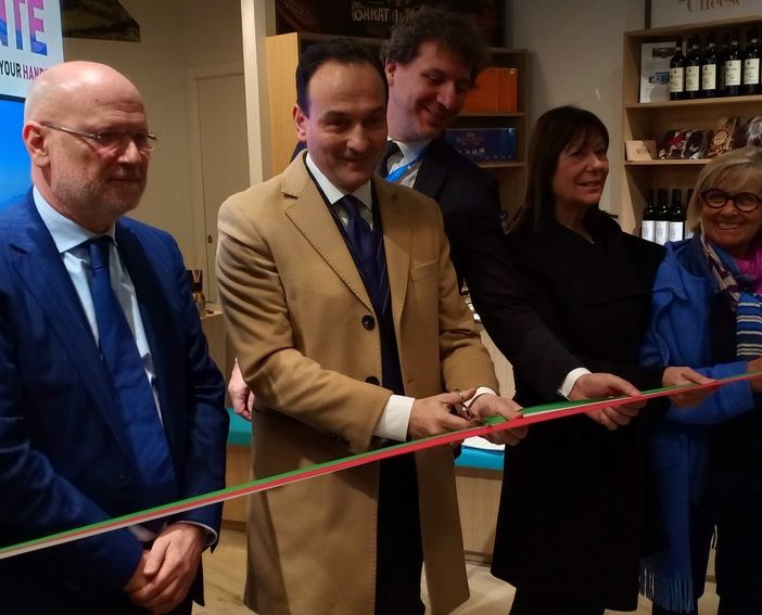 “Piemonte in your hands”: all’aeroporto di Caselle inaugurato il nuovo spazio di promozione turistica