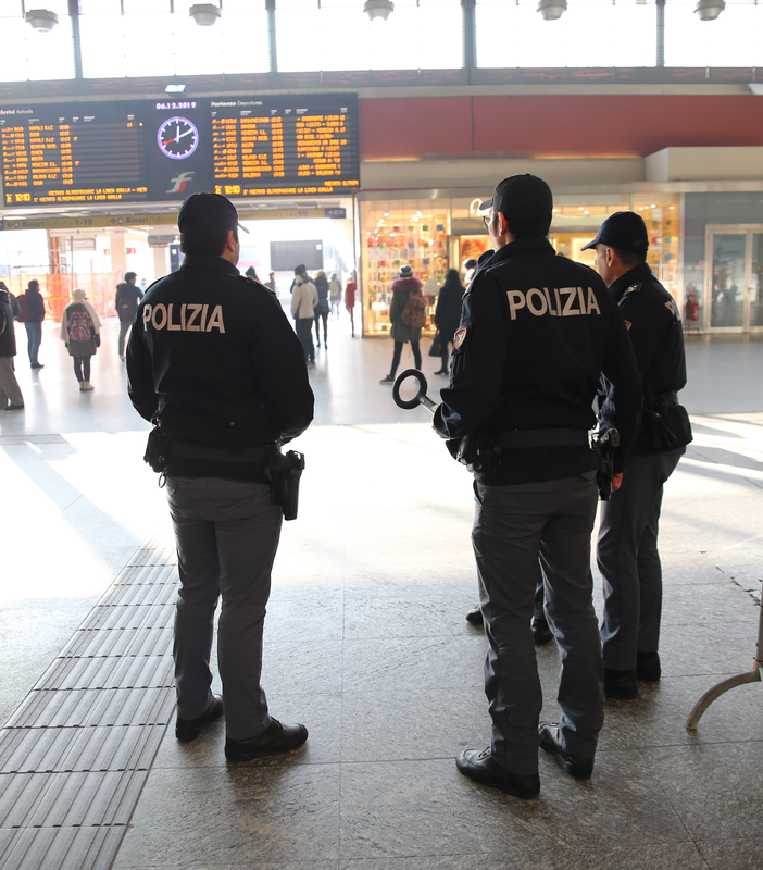 agenti della Polfer a Porta Nuova