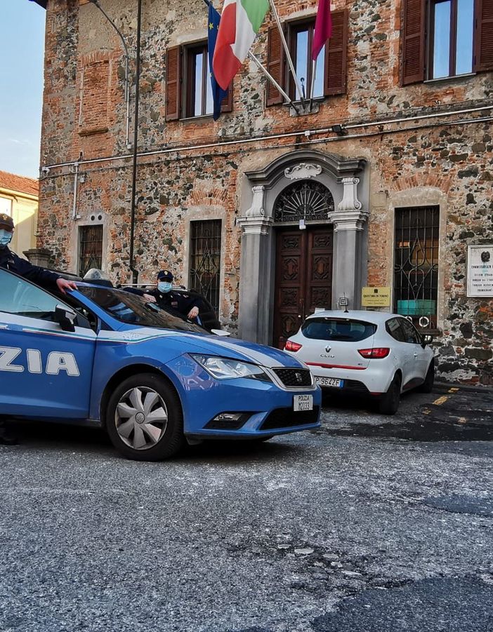 volante della polizia ad Ivrea volante della polizia ad Ivrea