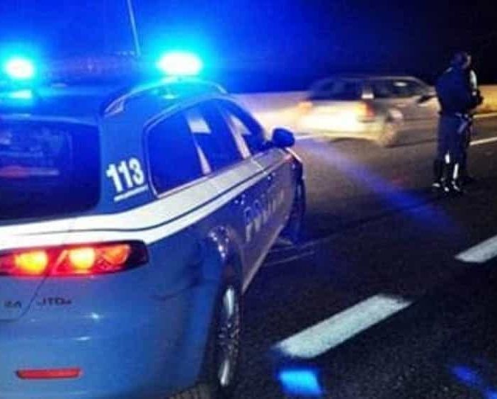 Volpiano, rubano il rame, ma il peso è eccessivo e il camion perde le ruote