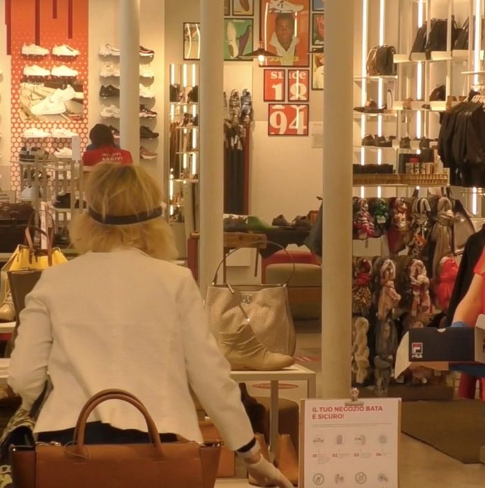 Il Piemonte si risveglia arancione: da oggi negozi aperti dalle 5 alle 22. E i mercati tornano &quot;al completo&quot;