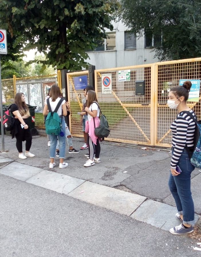 In Piemonte mascherine obbligatorie anche all'aperto vicino alle scuole