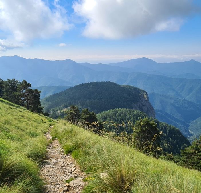 Dal Parco delle Alpi Liguri massima attenzione alla rete dei sentieri: 50mila euro per la manutenzione