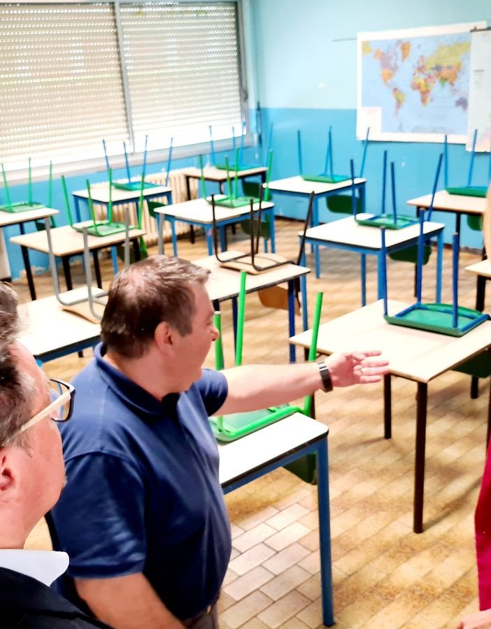 sopralluogo in una scuola media