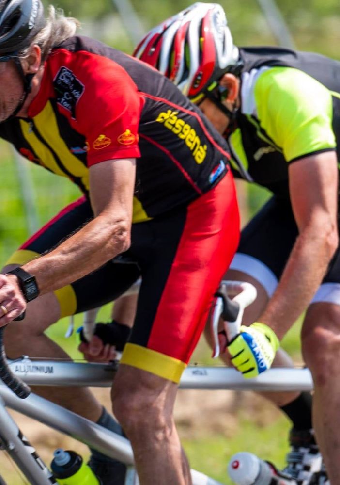 Tour del Canavese in tandem: ciclisti con e senza disabilità visiva pedalano insieme