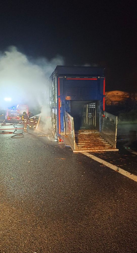 tir in fiamme in autostrada