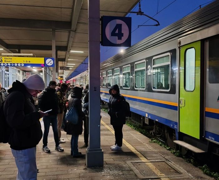 Fine settimana nero per pendolari e viaggiatori: indetto sciopero nazionale delle Ferrovie