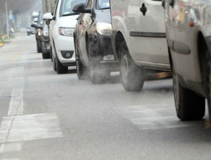 Smog, oggi scatta il semaforo rosso: stop alla circolazione per i diesel Euro 5 in 12 comuni del torinese