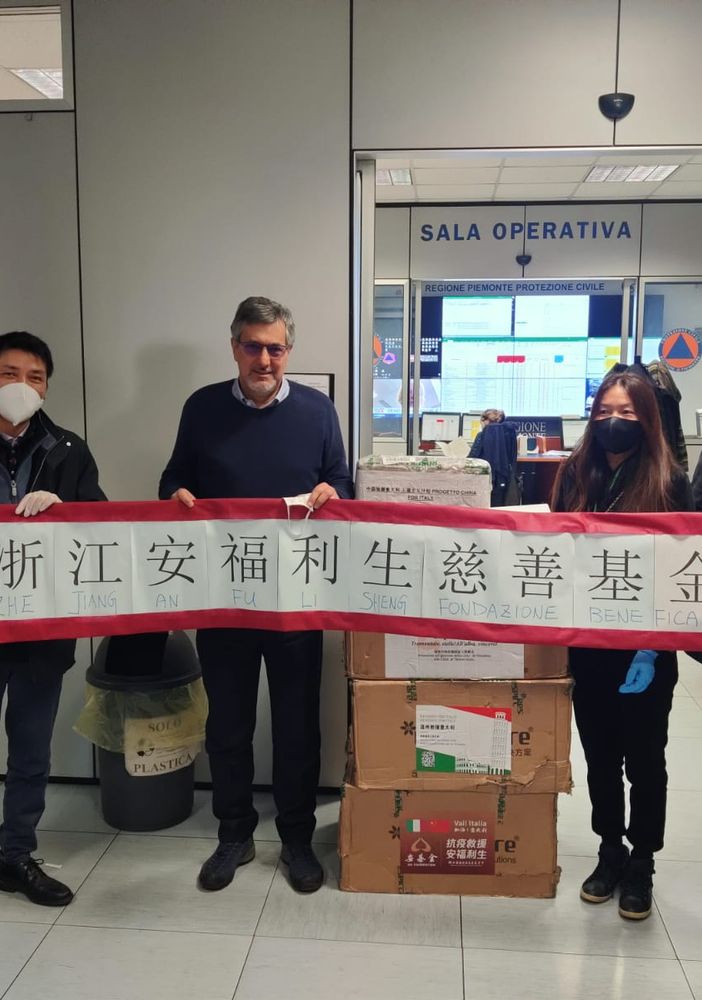 Dieci nuovi ventilatori polmonari donati alla Regione Piemonte dalla comunità cinese