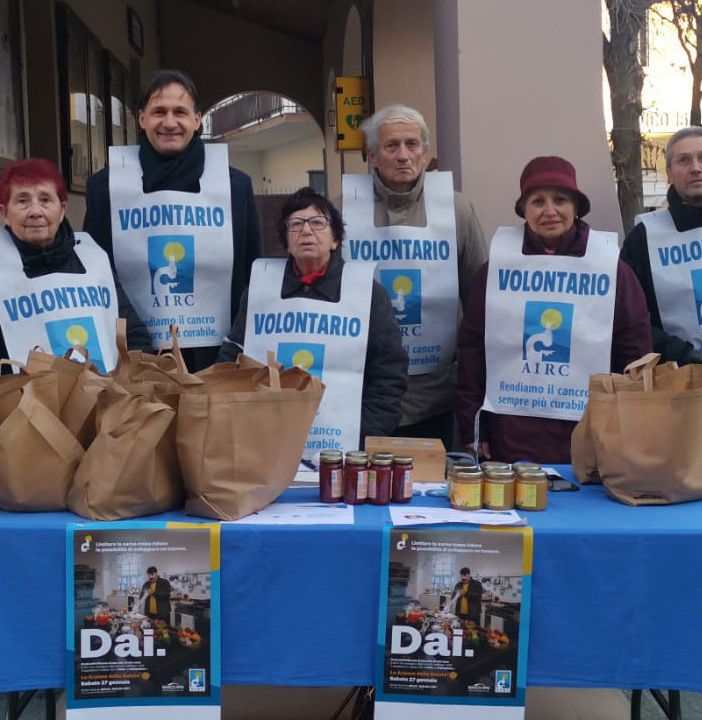 I volontari dell’associazione contro il cancro in piazza a Volpiano
