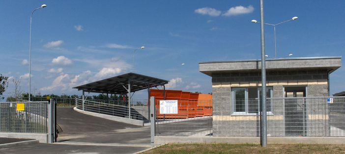 Da oggi riaprono gli ecocentri. Ma solo per sfalci e potature