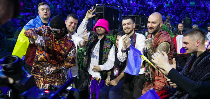 La delegazione Ucraina esulta per la vittoria, foto dal sito ufficiale di Eurovision La delegazione Ucraina esulta per la vittoria, foto dal sito ufficiale di Eurovision