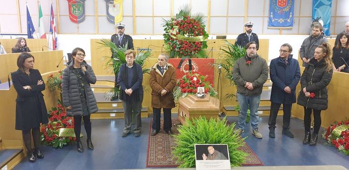 L'intervento del sindaco Elena Piastra L'intervento del sindaco Elena Piastra