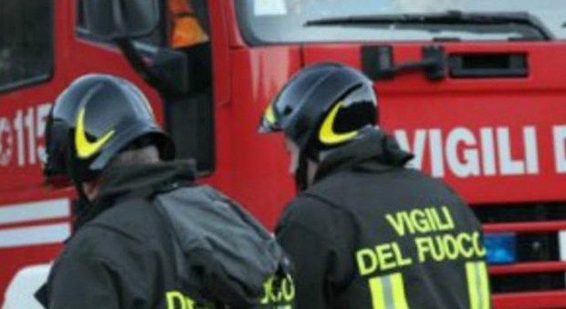 Incendio a Noasca, nel Canavese: a fuoco l'Osteria dei viaggiatori Incendio a Noasca, nel Canavese: a fuoco l'Osteria dei viaggiatori
