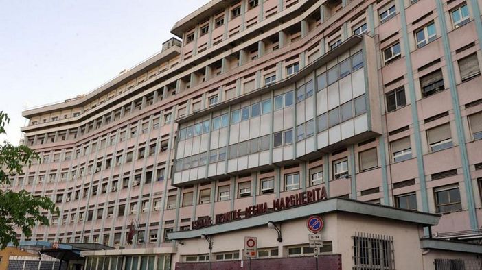 Chivasso, bambino di tre anni rischia di annegare in piscina